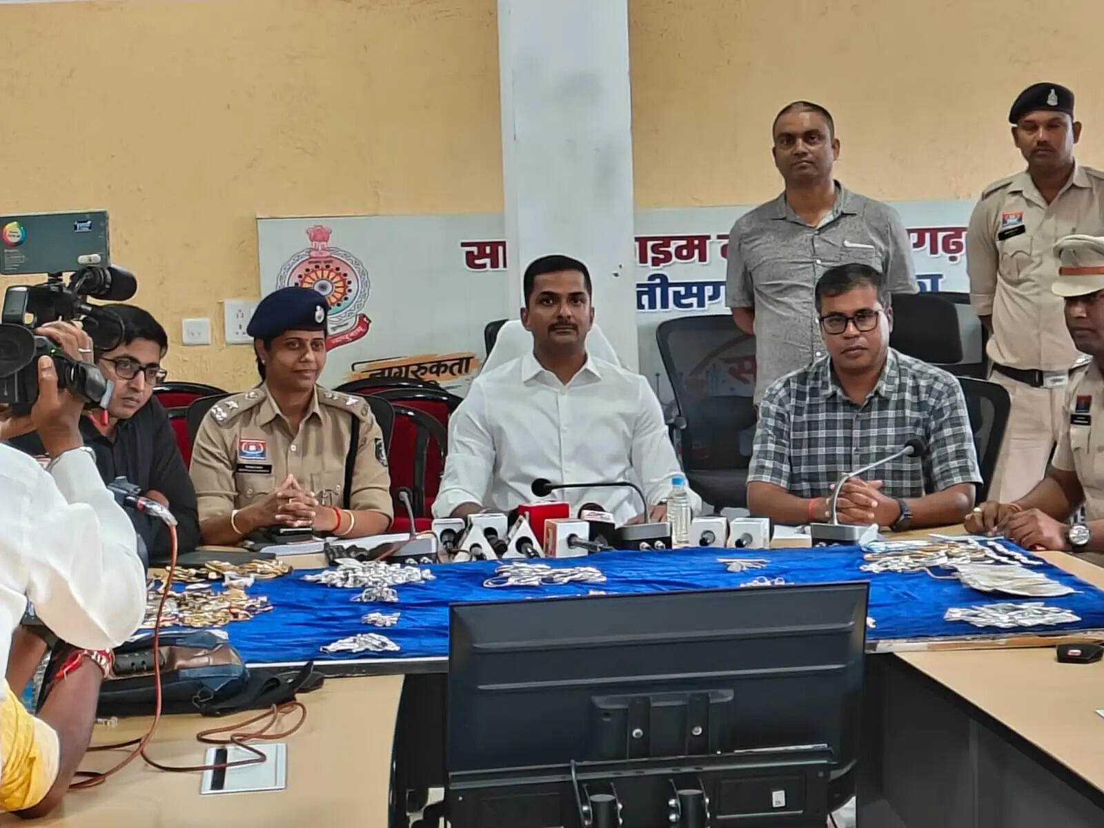 गुढ़ियारी ज्वेलर्स चोरी का खुलासा, मास्टरमाइंड समेत दो गिरफ्तार; 14.51 लाख का माल बरामद