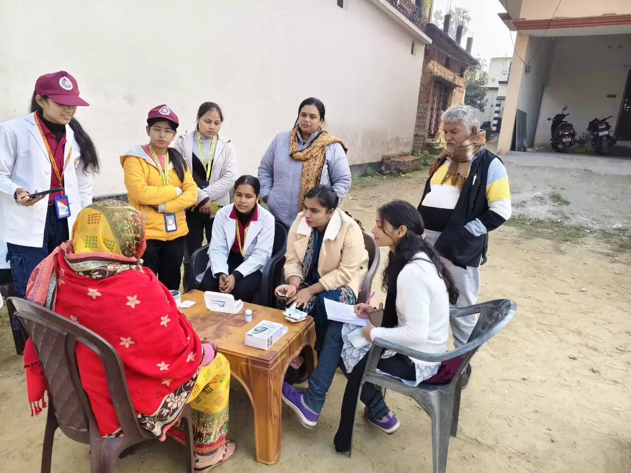 ग्रामीण समाज के लिए अत्यंत उपयोगी सिद्ध होते हैं स्वास्थ्य शिविर : डॉ. रश्मि झा