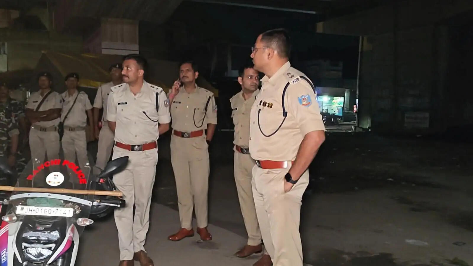 एसएसपी राकेश रंजन ने देर रात रांची के संवेदनशील इलाकों का किया औचक निरीक्षण