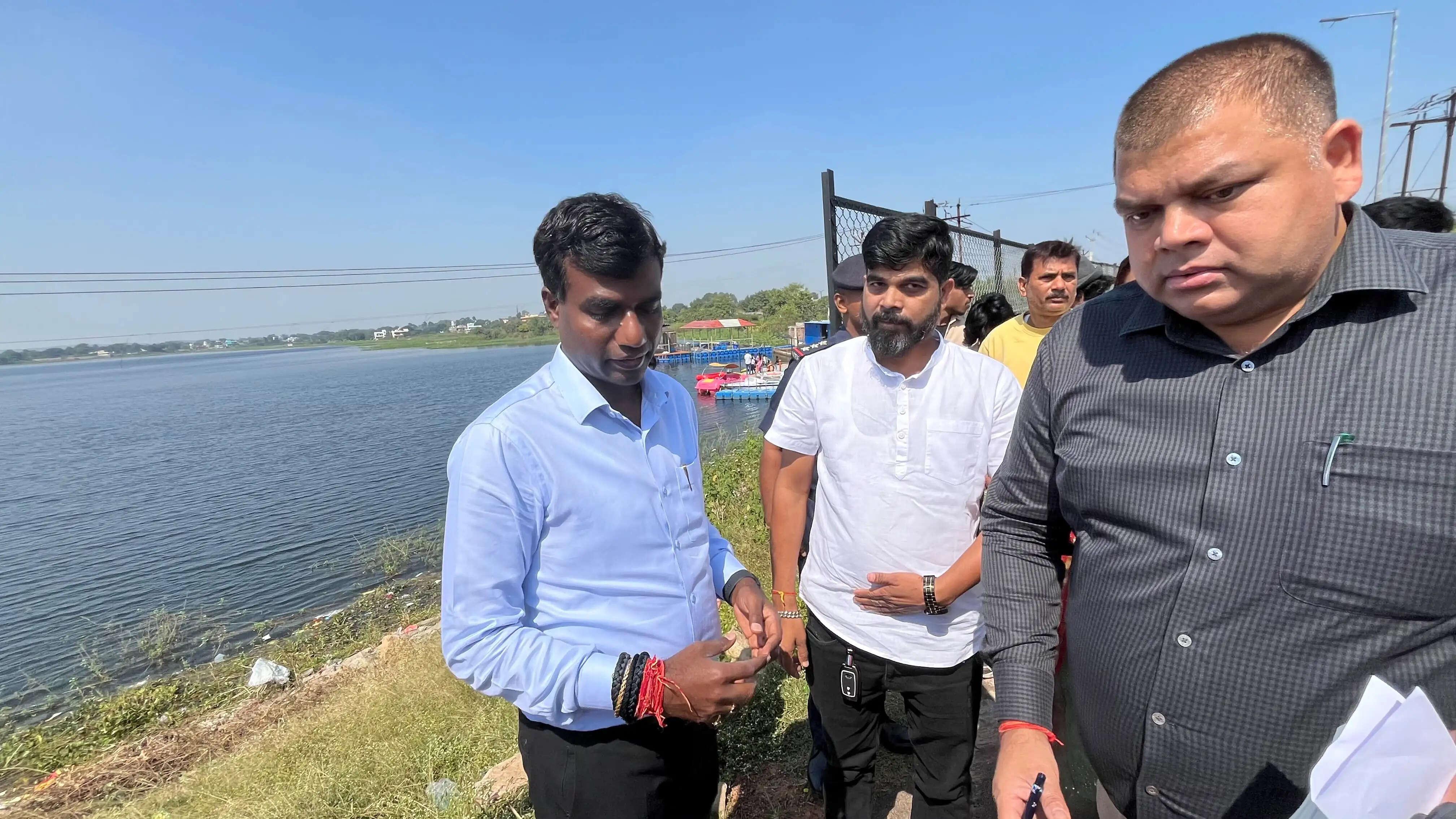 छठ महापर्व की तैयारियों को लेकर उपायुक्त ने किया घाटों का निरीक्षण, सफाई और सुरक्षा के दिए निर्देश