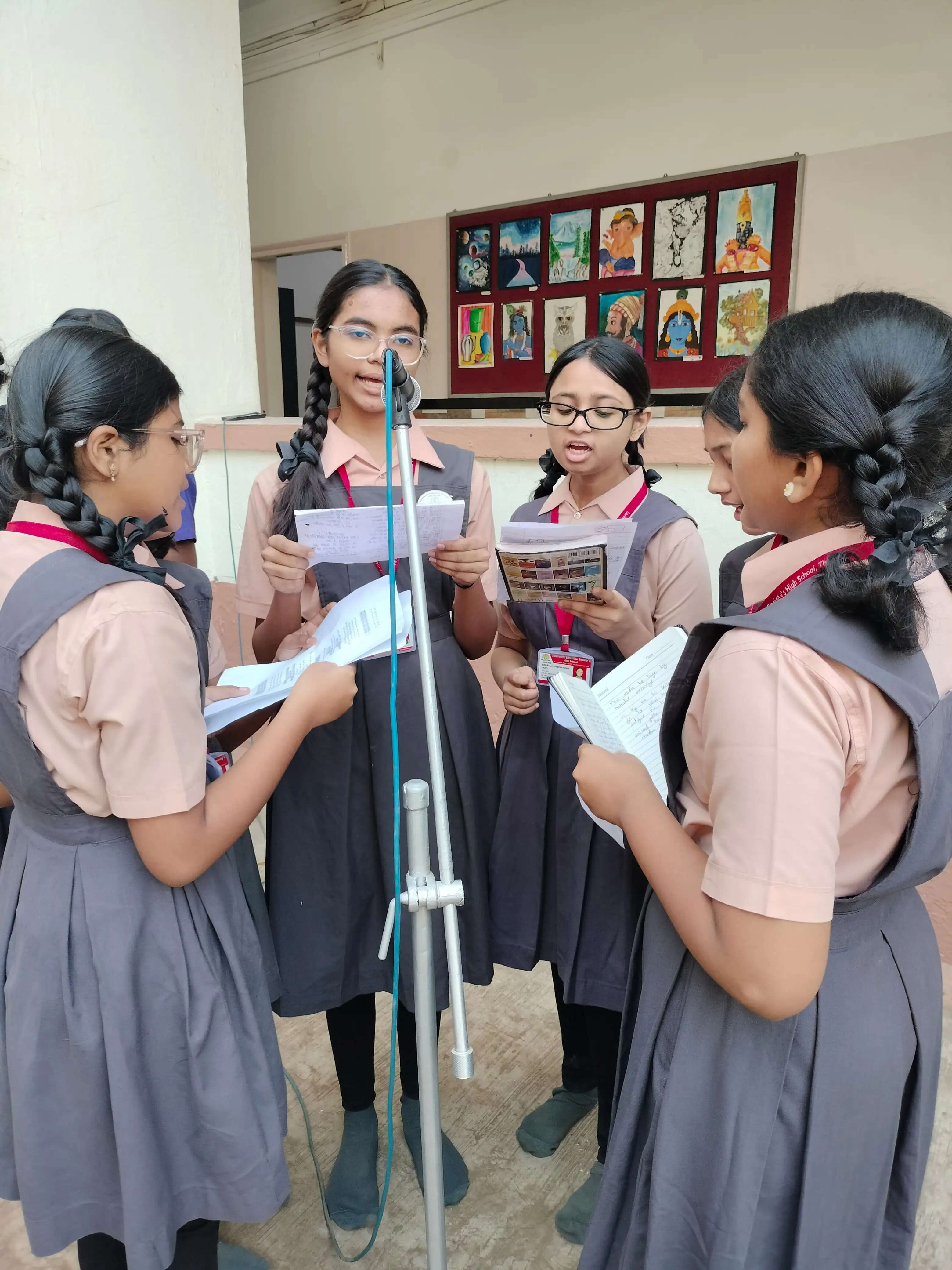 ठाणे की शालाओं में विद्यार्थियों के समूह गीत से देश भक्ति का जज़्बा