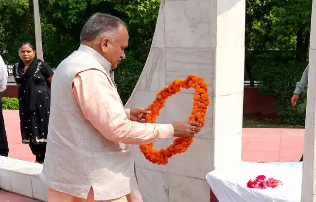 सोनीपत:  कारगिल विजय दिवस पर शहीदों को नमन, पौधारोपण का संदेश दिया