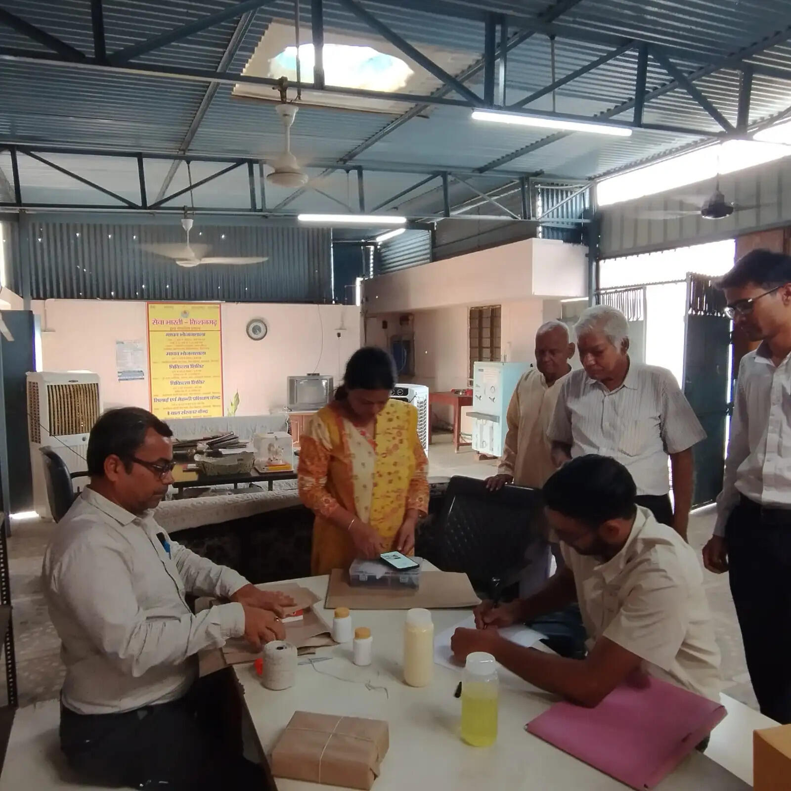 राजस्थान में अस्पतालों के आसपास खाद्य प्रतिष्ठानों पर विशेष जांच, एक्सपायरी सामग्री नष्ट