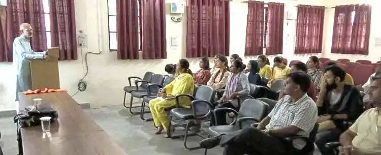 वैदिक जीवन मूल्यों की वर्तमान समय में प्रासंगिकता पर व्याख्यान
