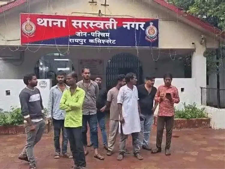 संदिग्ध परिस्थितियों में झुलसे युवक की माैत, परिजनाें ने लगाया हत्या का आराेप