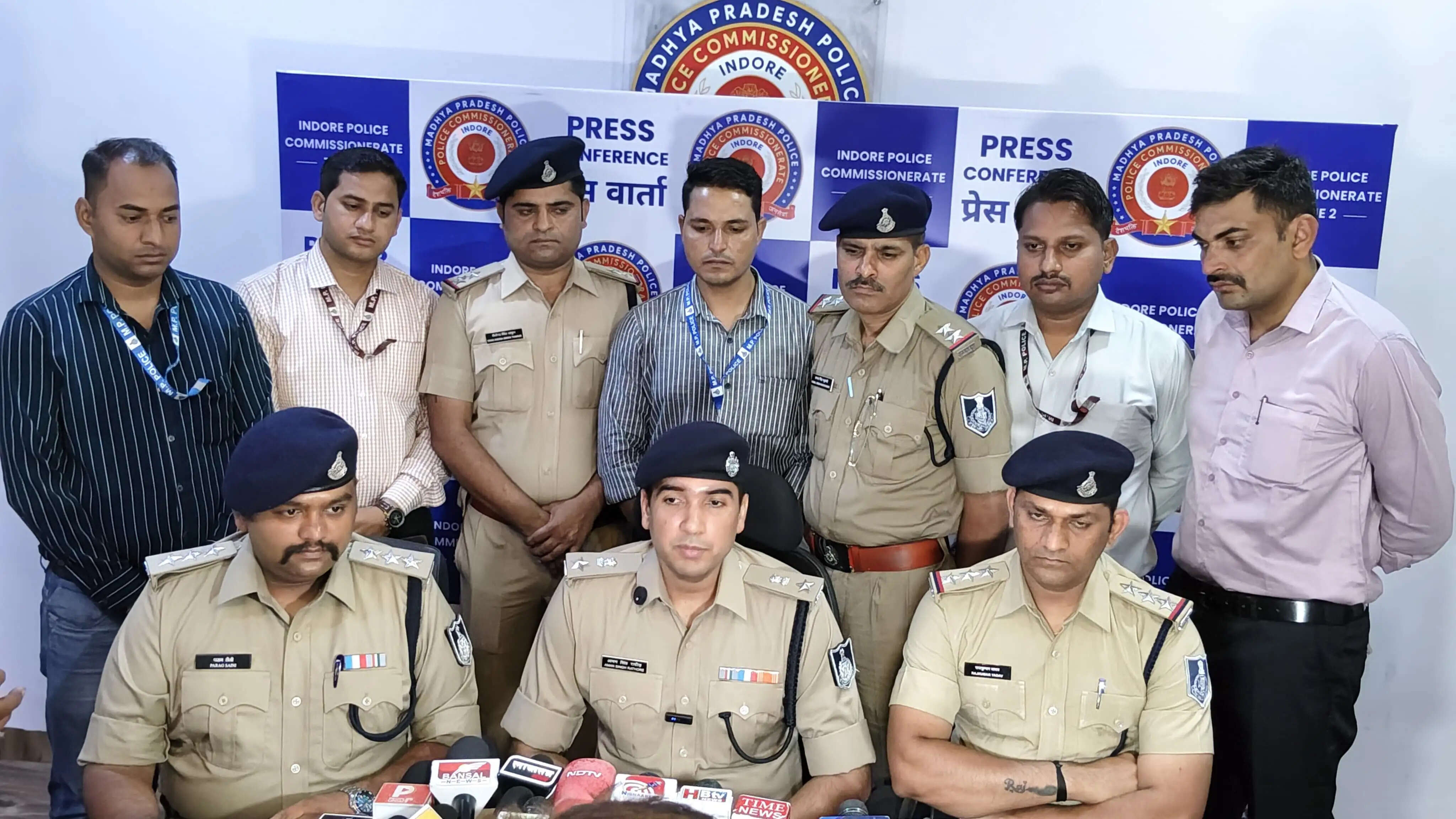 इंदौर:&nbsp;48 घंटे में खुली 2.5 करोड़ की चोरी की गुत्थी,&nbsp;शोरूम के सफाईकर्मी ने ही दिया वारदात को अंजाम