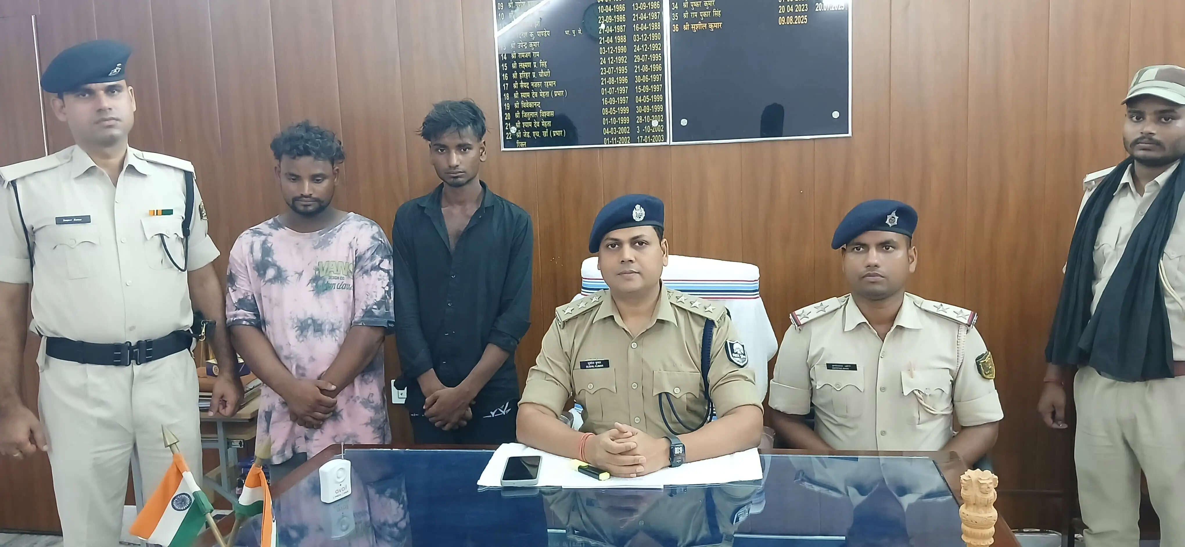 स्मैक और विदेशी शराब के साथ दो भाई गिरफ्तार