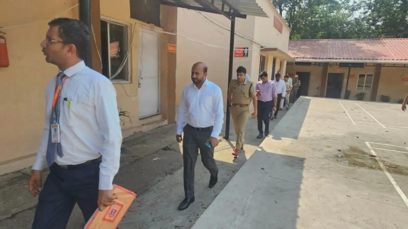 नीट परीक्षा केंद्रों का डीसी और एसपी किया निरीक्षण