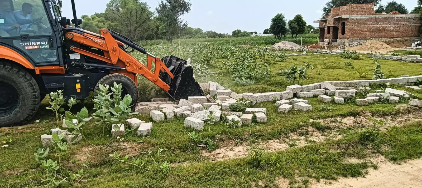 नौ बीघा भूमि पर बसाई जा रही चार अवैध कॉलोनियों को जेडीए दस्ते ने किया ध्वस्त