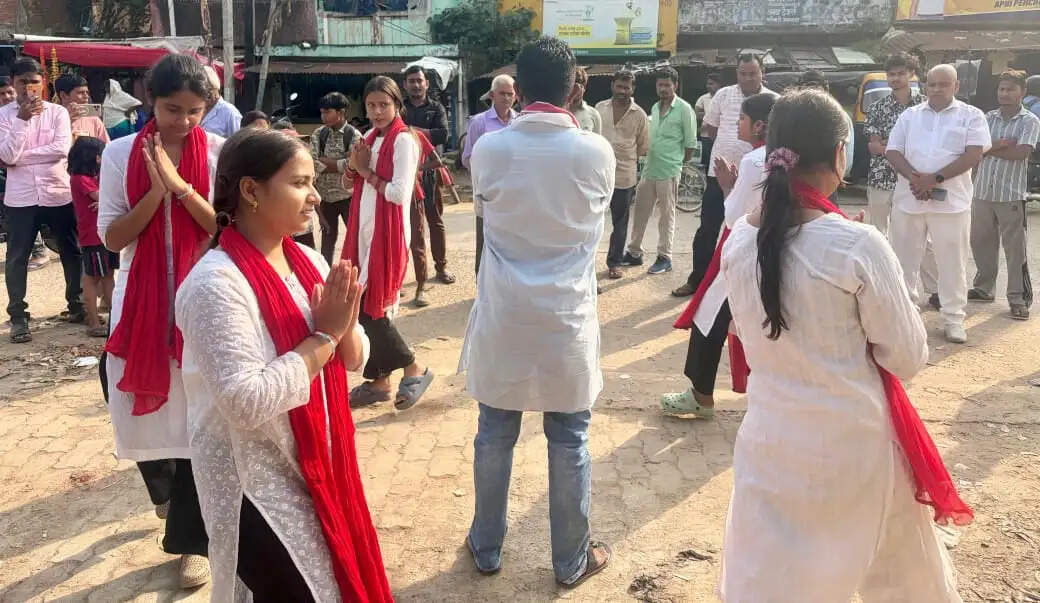 सेवा और सुशासन की गाथा को नुक्कड़ नाटक के माध्यम से किया प्रस्तुत