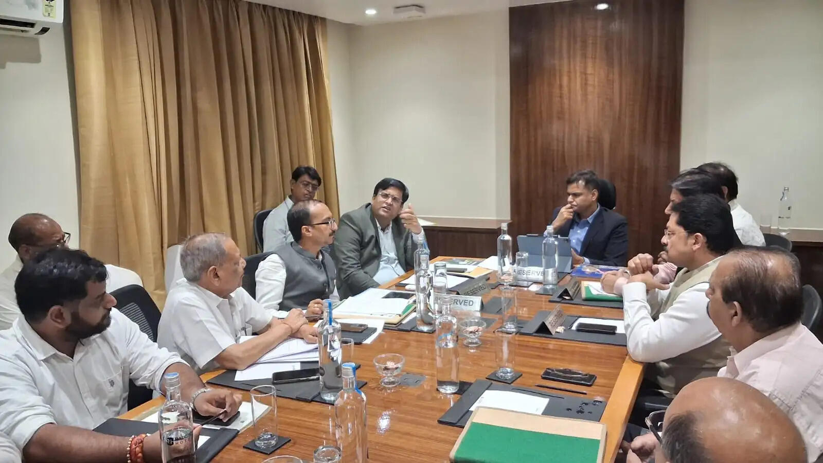 चेंबर ने उड्डयन मंत्री से मिलकर की झारखंड में एयर कनेक्टिविटी और कार्गो सुविधा देने की मांग