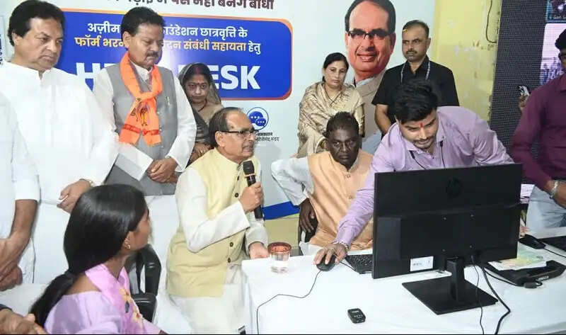 योजनाओं का प्रभावी क्रियान्वयन कर अधिकतम नागरिकों तक पहुंचाएं लाभः शिवराज सिंह चौहान