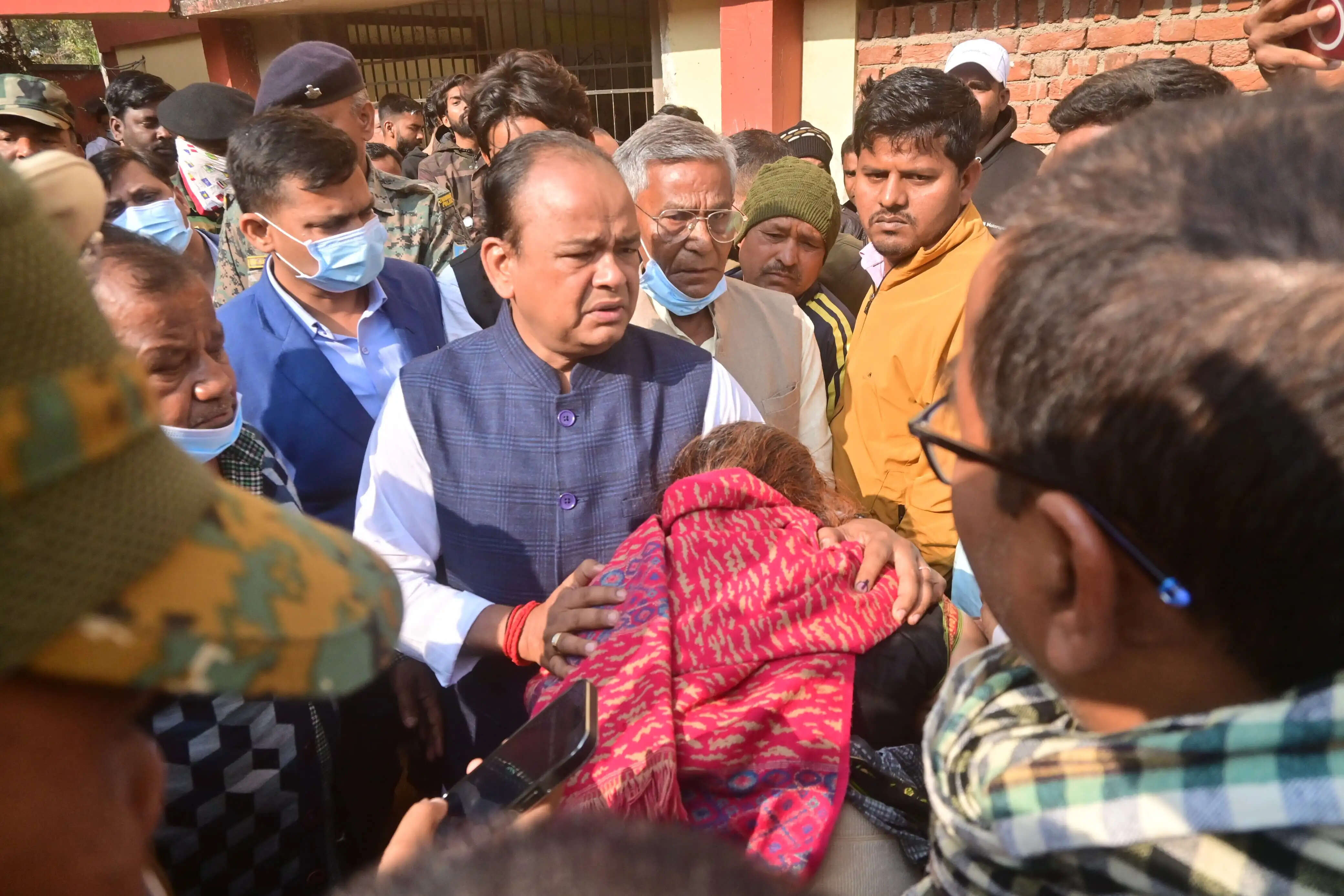 झारखंड के स्वास्थ्य मंत्री डॉ. इरफान अंसारी ने की एयर एम्बुलेंस दुर्घटना की समीक्षा, कहा-होगी उच्च स्तरीय जांच