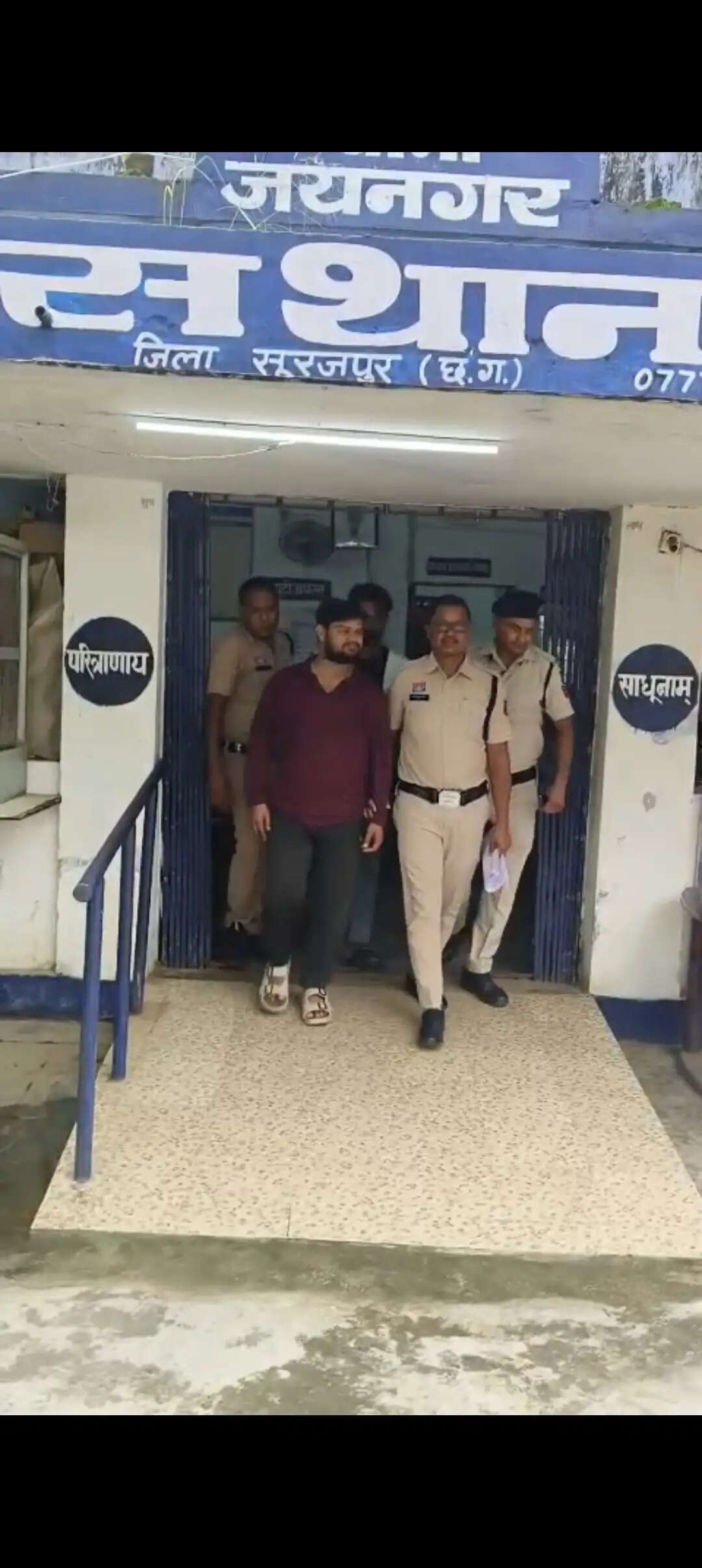 चोरी का मोबाइल खरीदने और लॉक तोड़ने वाले दाे गिरफ्तार