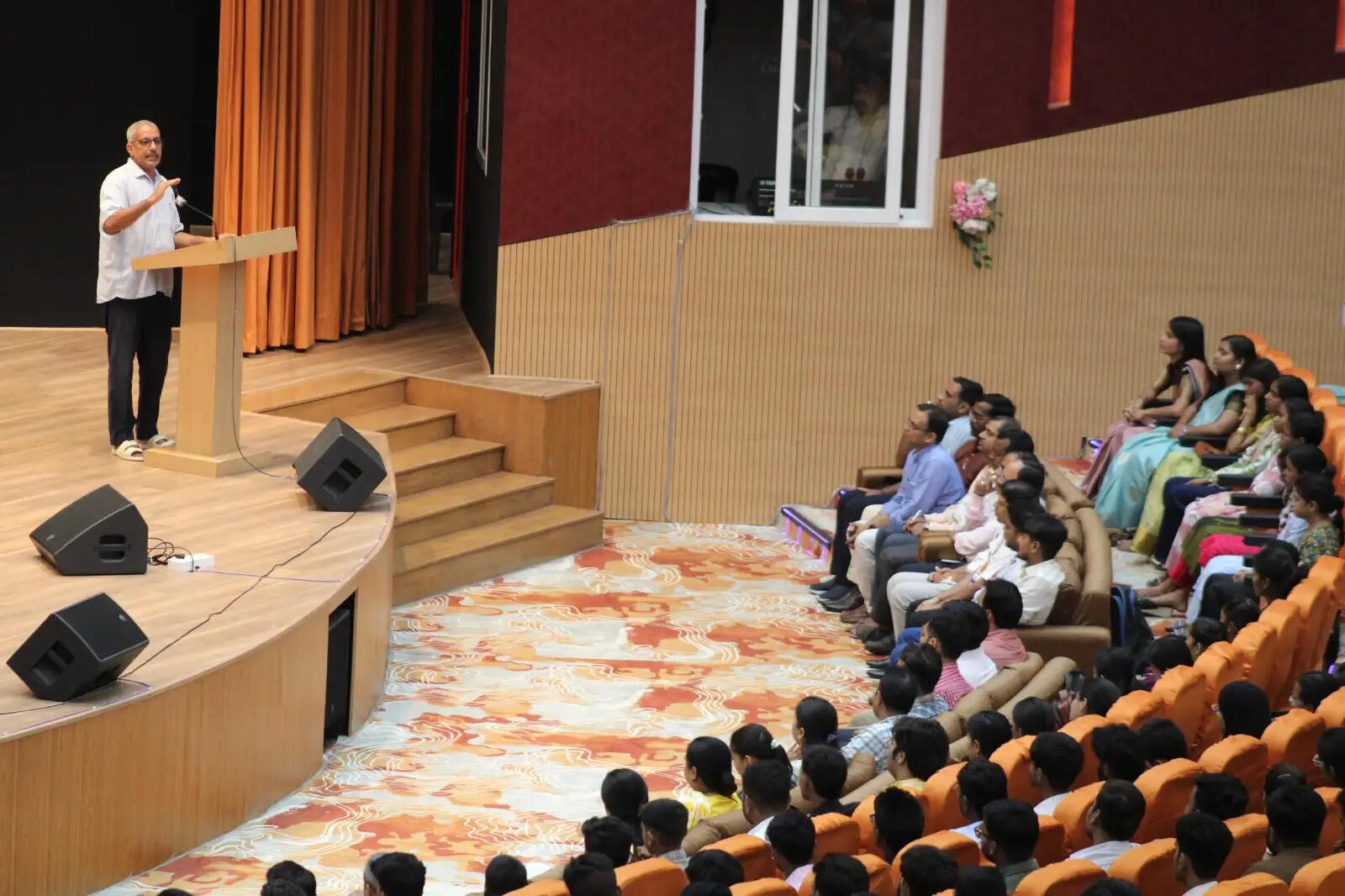 व्यक्तित्व और राष्ट्र निर्माण का सशक्त केंद्र है विश्वविद्यालय : डॉ. वर्षा मोखासी