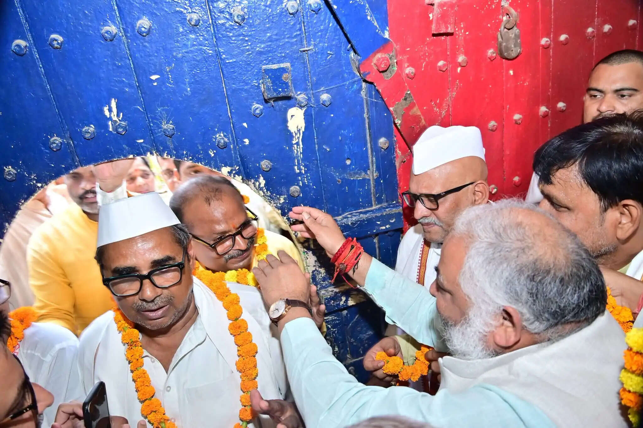 बलिया बलिदान दिवस पर 1942 के वीर सपूतों की याद में खोला गया जेल का फाटक, सेनानियों के परिजनाें का हुआ स्वागत
