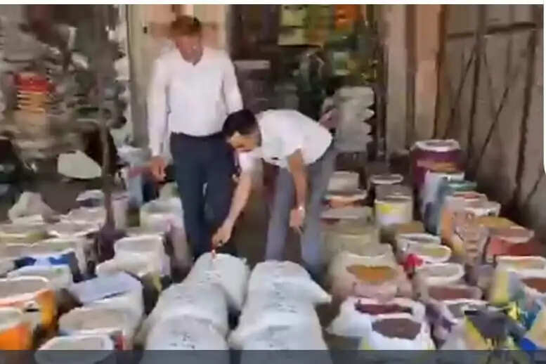 खाद्य विभाग ने नवरात्रि पर शुरू किया अभियान, 400 किलोग्राम कुट्टू का आटा सीज