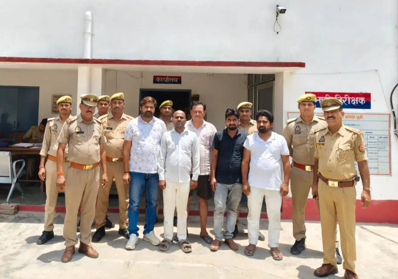 विधायक महाराजी प्रजापति के निवास पर हमला करने वाले पांच गिरफ्तार