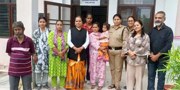 पुलिस ने चार दिन बाद गुमशुदा मूक-बधिर महिला और उसकी बेटी को परिवार से मिलाया