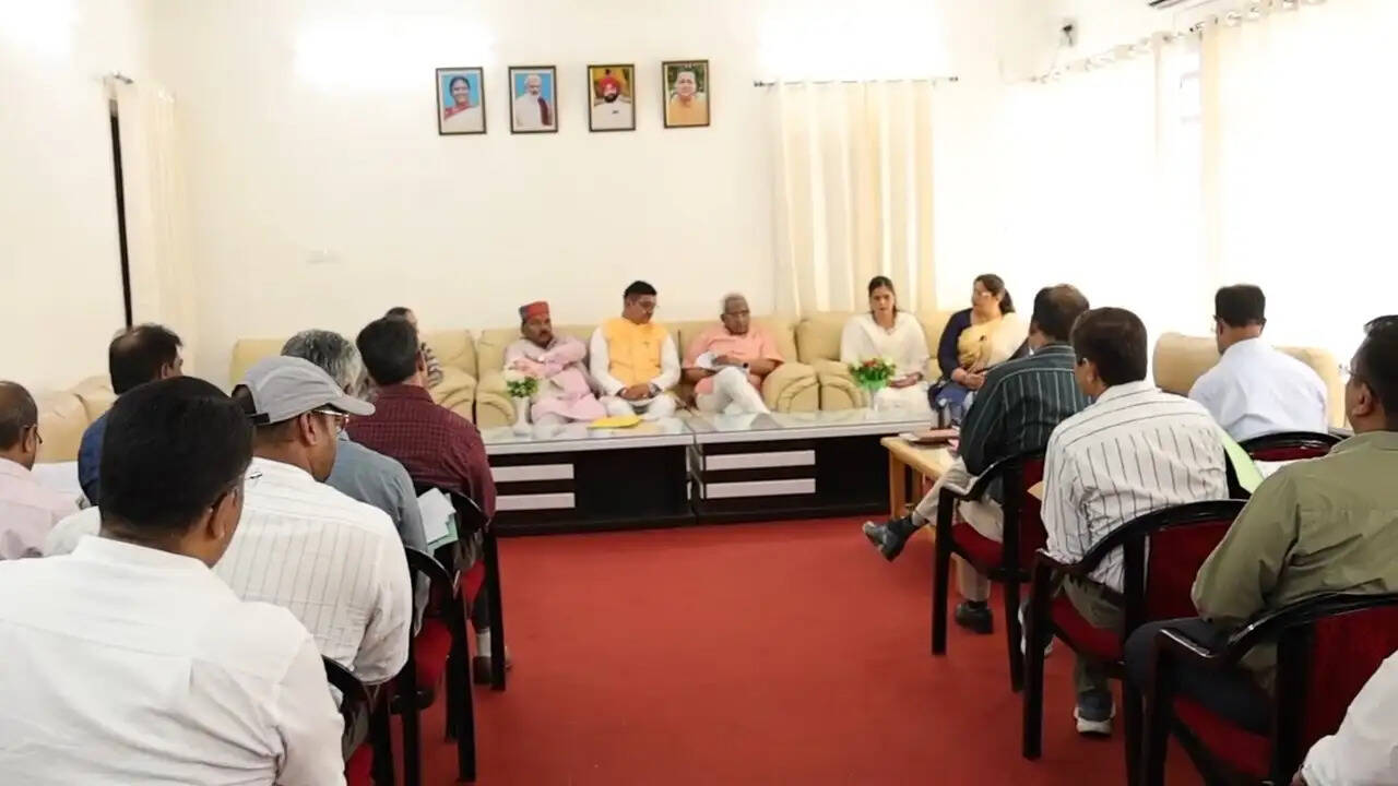 मानसून से पूर्व सभी तैयारियां हो पूरी : कौशिक