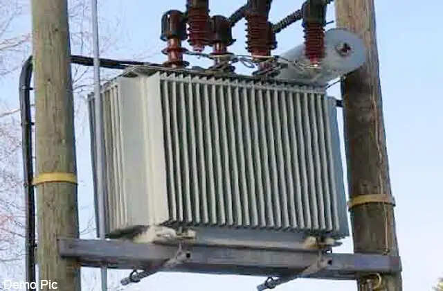 नाेएडा में बिजली का ट्रांसफार्मर चोरी
