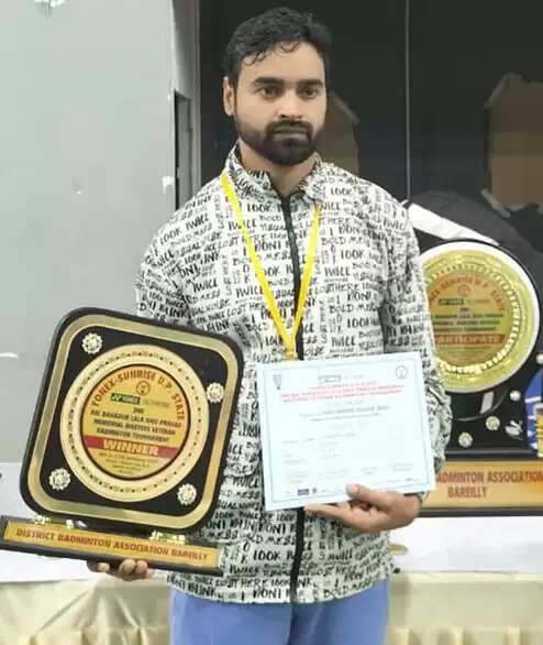 प्रयागराज के बैडमिंटन खिलाड़ी यशार्थ बरेली में बने चैम्पियन