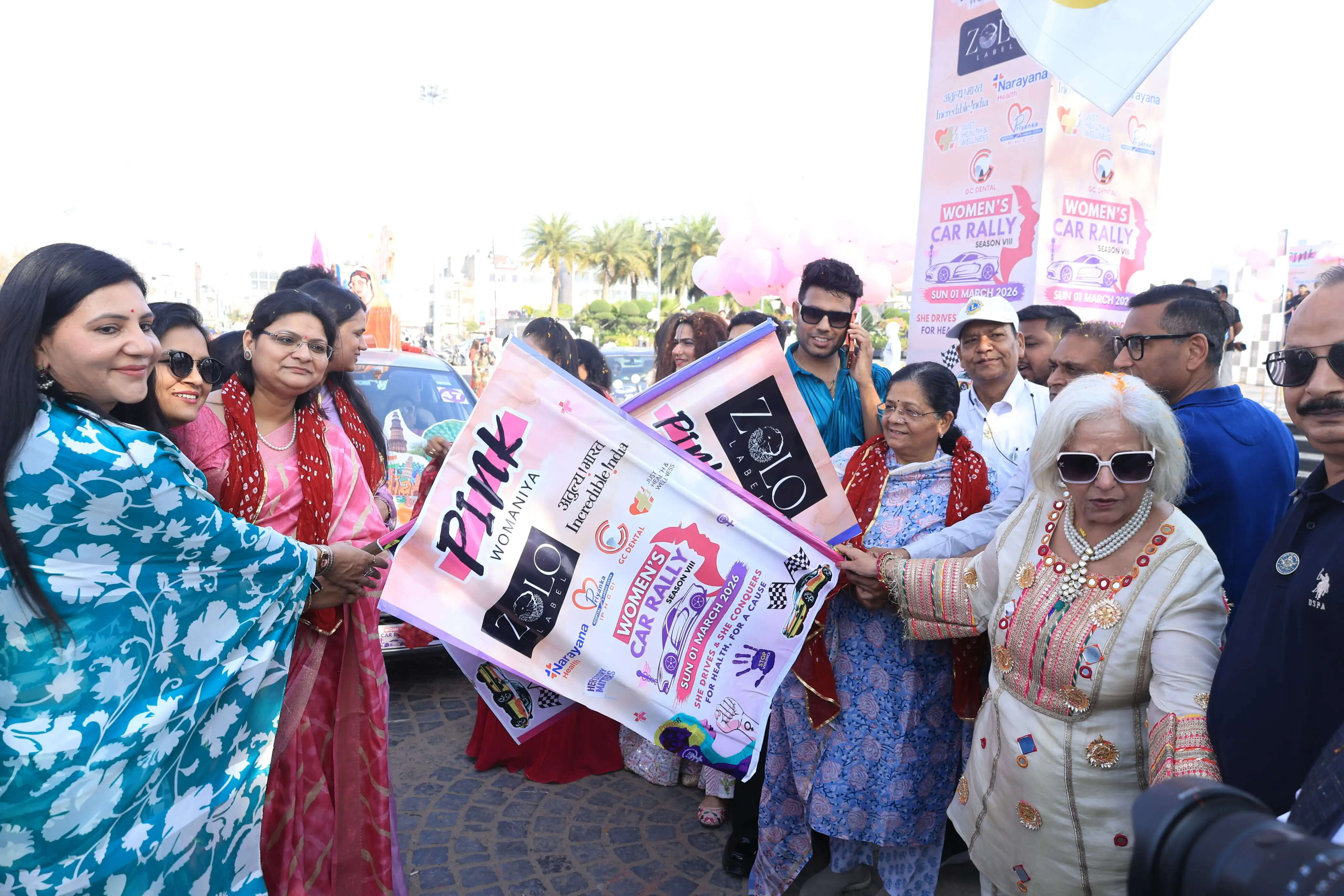 महिला स्वास्थ्य व ट्रैफिक अवेयरनेस का संदेश लेकर निकली पिंक वुमनिया कार रैली