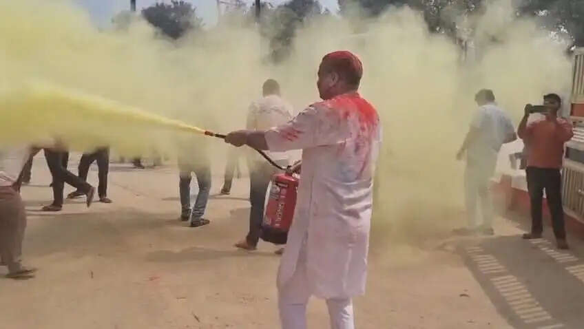 होली का त्यौहार रंग बिरंगी खुशियां लेकर आता है : एसएसपी