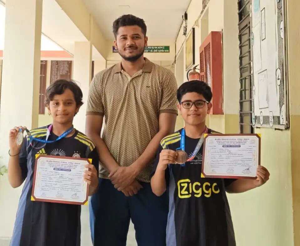 केंद्रीय विद्यालय के खिलाड़ियों का उत्कृष्ट प्रदर्शन, नेशनल बैडमिंटन स्पर्धा के लिए चुने गए अन्वेषा और रुद्राक्ष