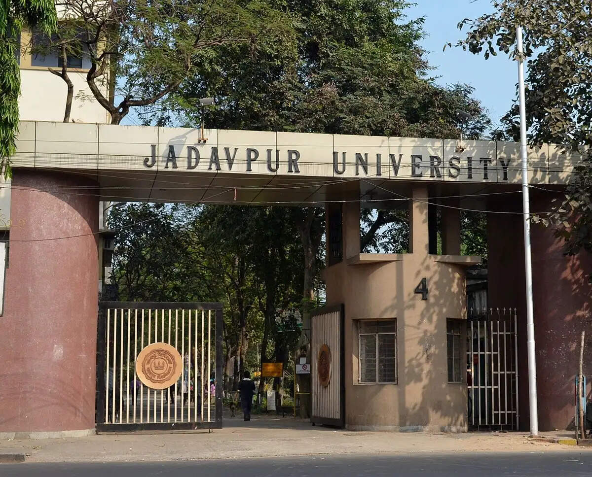 यादवपुर विश्वविद्यालय में बुधवार रात की घटना दुर्भाग्यपूर्ण : राज्यपाल आरएन रवि