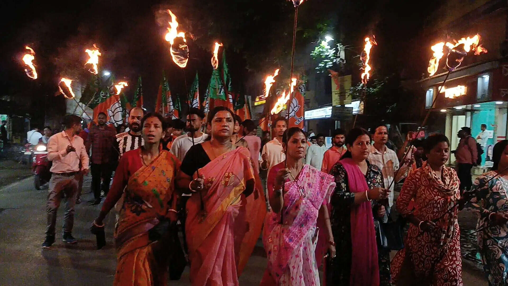 झाड़ग्राम में मशाल रैली निकाल भाजपा ने सरकार को घेरा