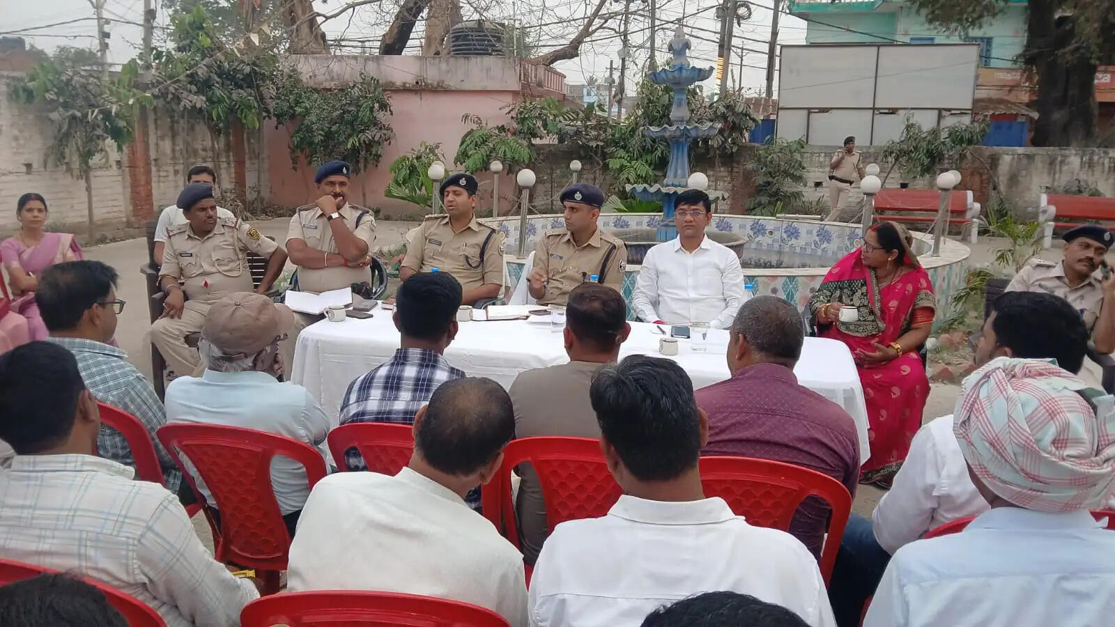 पर्व त्यौहार को लेकर प्रशिक्षु एएसपी ने की बैठक