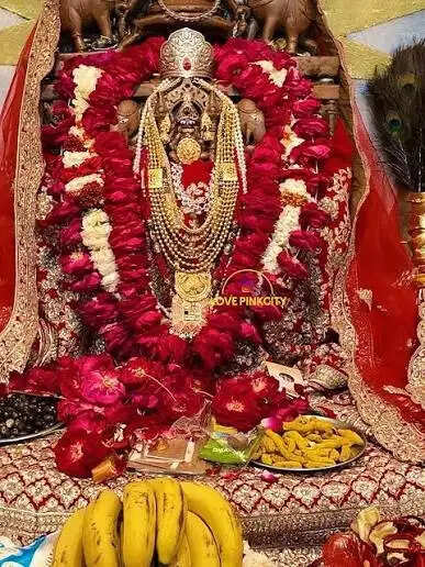 महालक्ष्मी मंदिर में निभाई रियासतकालीन परंपरा