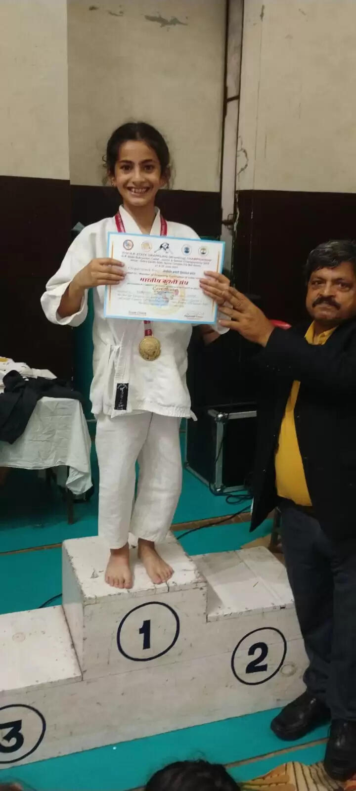 शिमला में आयोजित राज्य ग्रैपलिंग चैंपियनशिप में ऑकलैंड हाउस स्कूल की लड़कियों का दबदबा