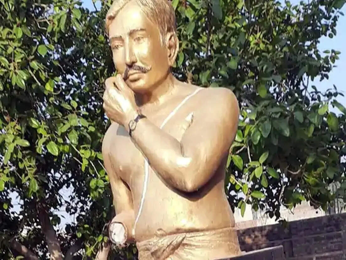 हिसार में शहीद चंद्रशेखर आजाद की प्रतिमा क्षतिग्रस्त, ग्रामीणों में रोष