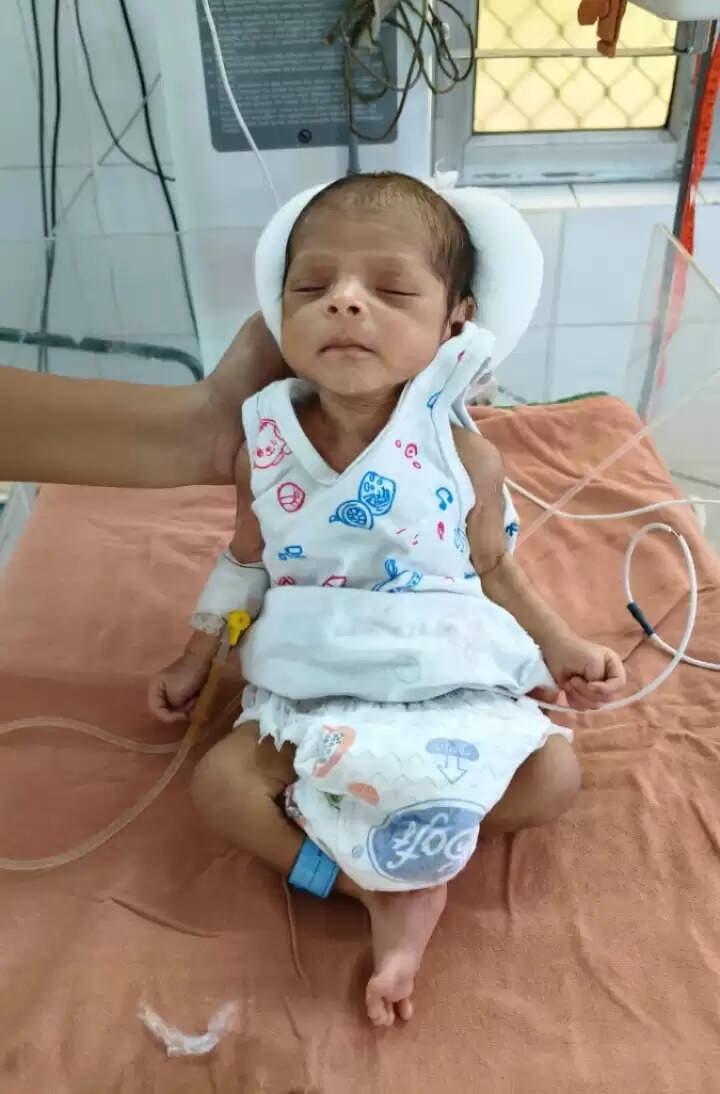 ट्रेन में बच्चे को जन्म देने वाली नाबालिग मां अपने पिता की हवस का हुई थी शिकार