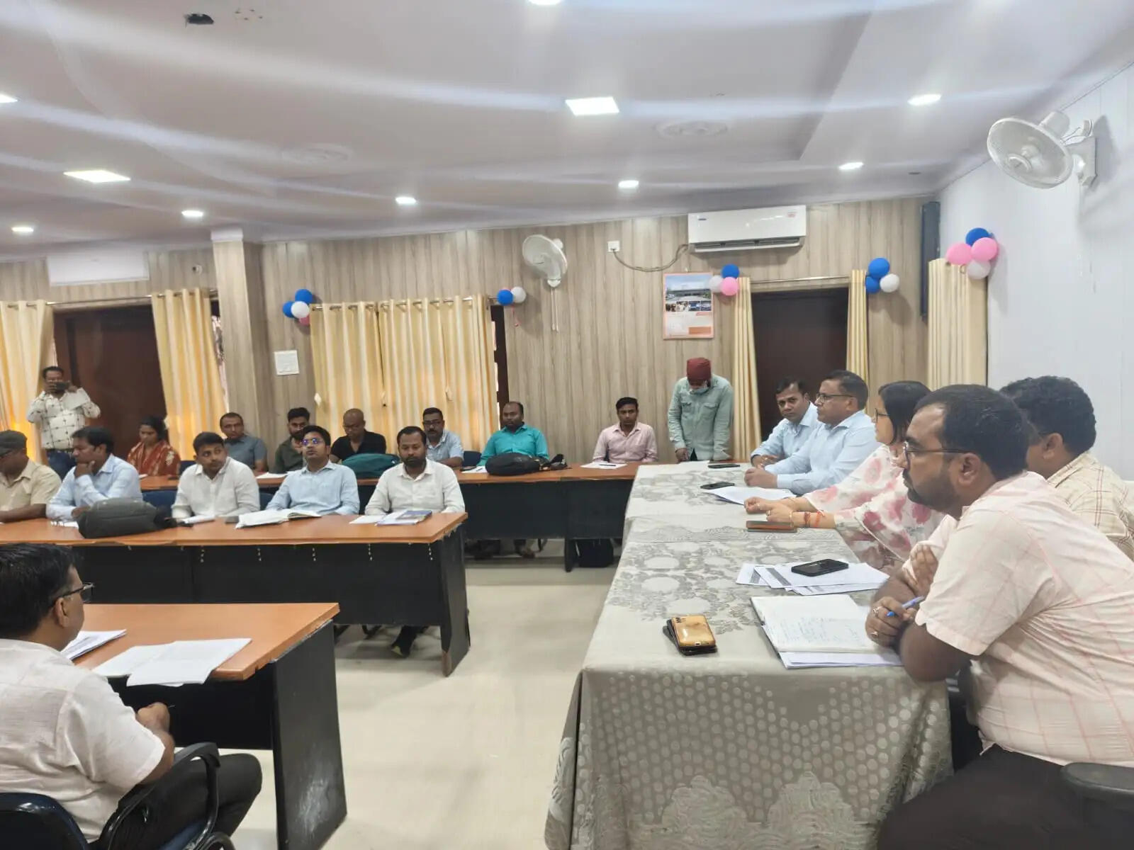 मनरेगा योजनाओं की समीक्षा में मानव दिवस सृजन और लंबित कार्यों को शीघ्र पूरा करने के निर्देश