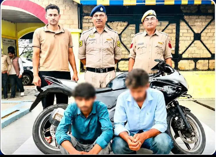 पालमपुर से चोरी हुई मोटरसाइकिल पुलिस ने की बरामद, दो आरोपी गिरफ्तार
