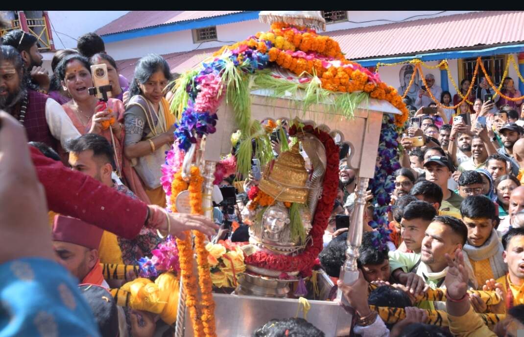 केदारनाथ यात्रा का शुभारंभ : ओंकारेश्वर मंदिर से रवाना हुई पंचमुखी डोली, 22 अप्रैल को खुलेंगे कपाट