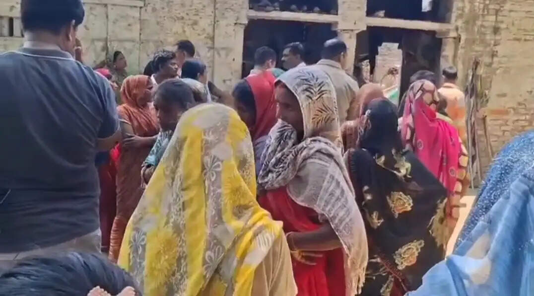 सुखी लकड़ी के विवाद में युवक की मौत, सड़क जाम कर परिजनों का हंगामा
