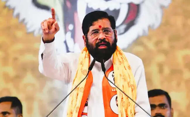 उद्धव गुट के छह सांसद शिंदे की शिवसेना में शामिल, महायुती में सीट बंटवारे को लेकर बढ़ी चिंता