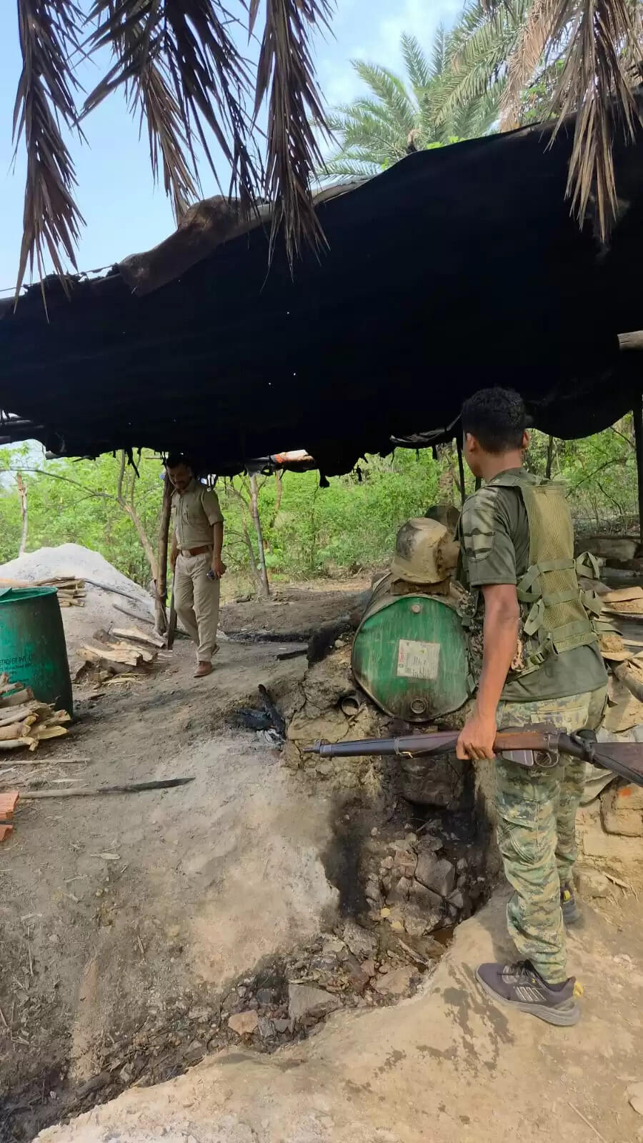 अवैध शराब के छह अड्डे ध्वस्त