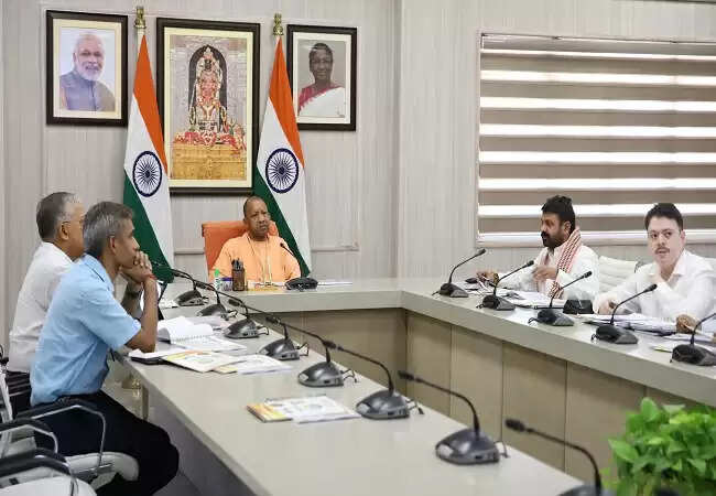 तकनीक की मदद से रजिस्ट्री कार्यालयों को बनाएं पारदर्शिता और जनसुविधा का आदर्श मॉडल : मुख्यमंत्री योगी