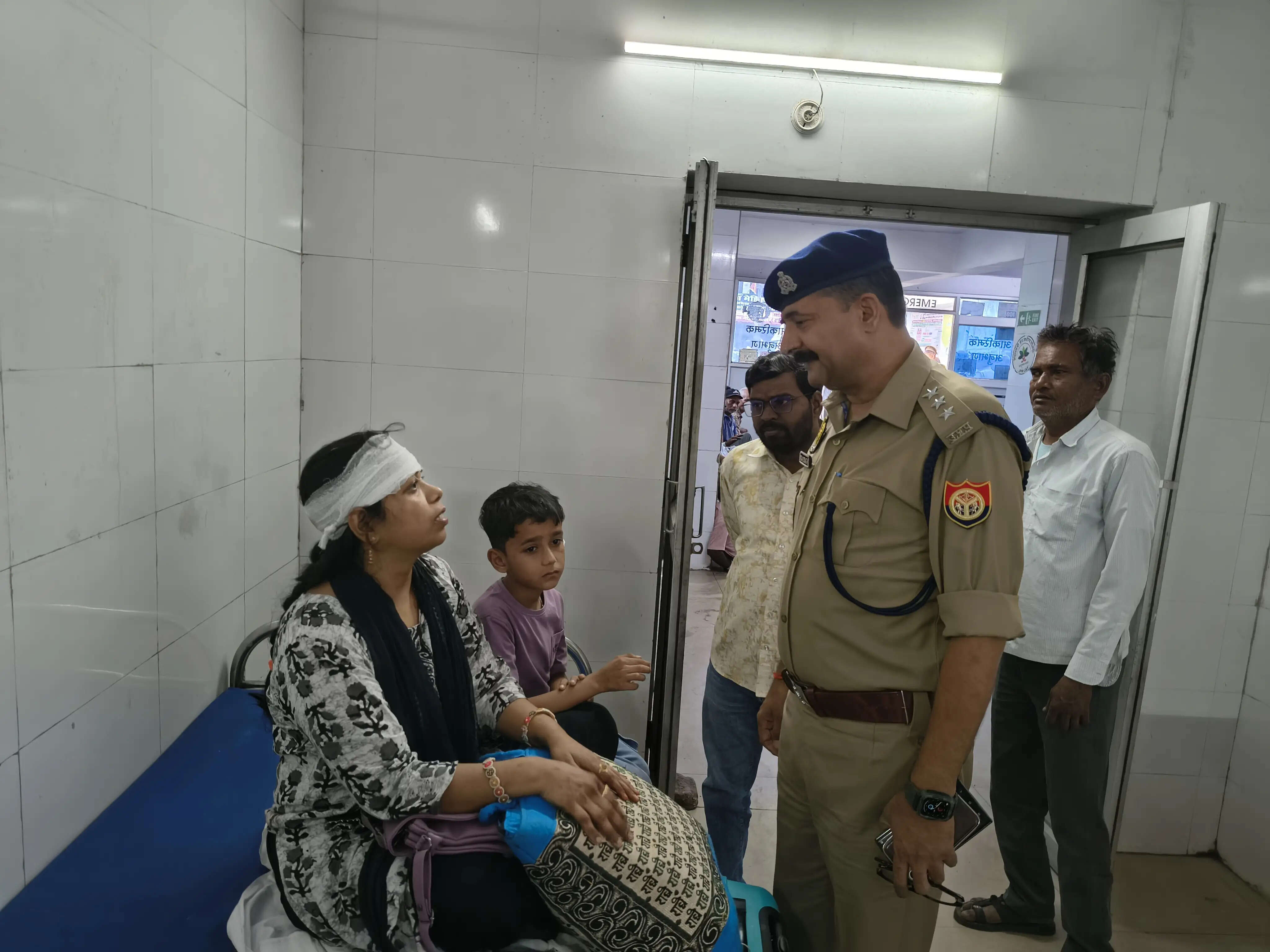 डंपर की टक्कर से पलटी रोडवेज बस, चालक की मौत व 18 घायल