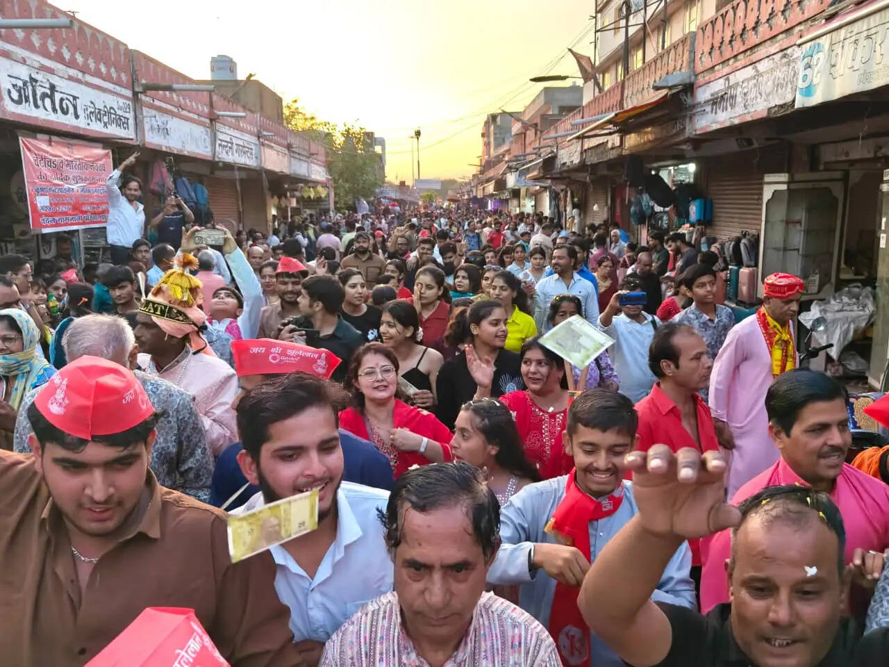 नगर भ्रमण पर निकले भगवान झूलेलाल