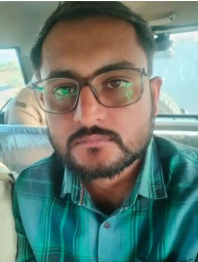 एसओजी ने किया निलंबित सेकंड ग्रेड टीचर और दस हजार रुपये का इनामी गिरफ्तार