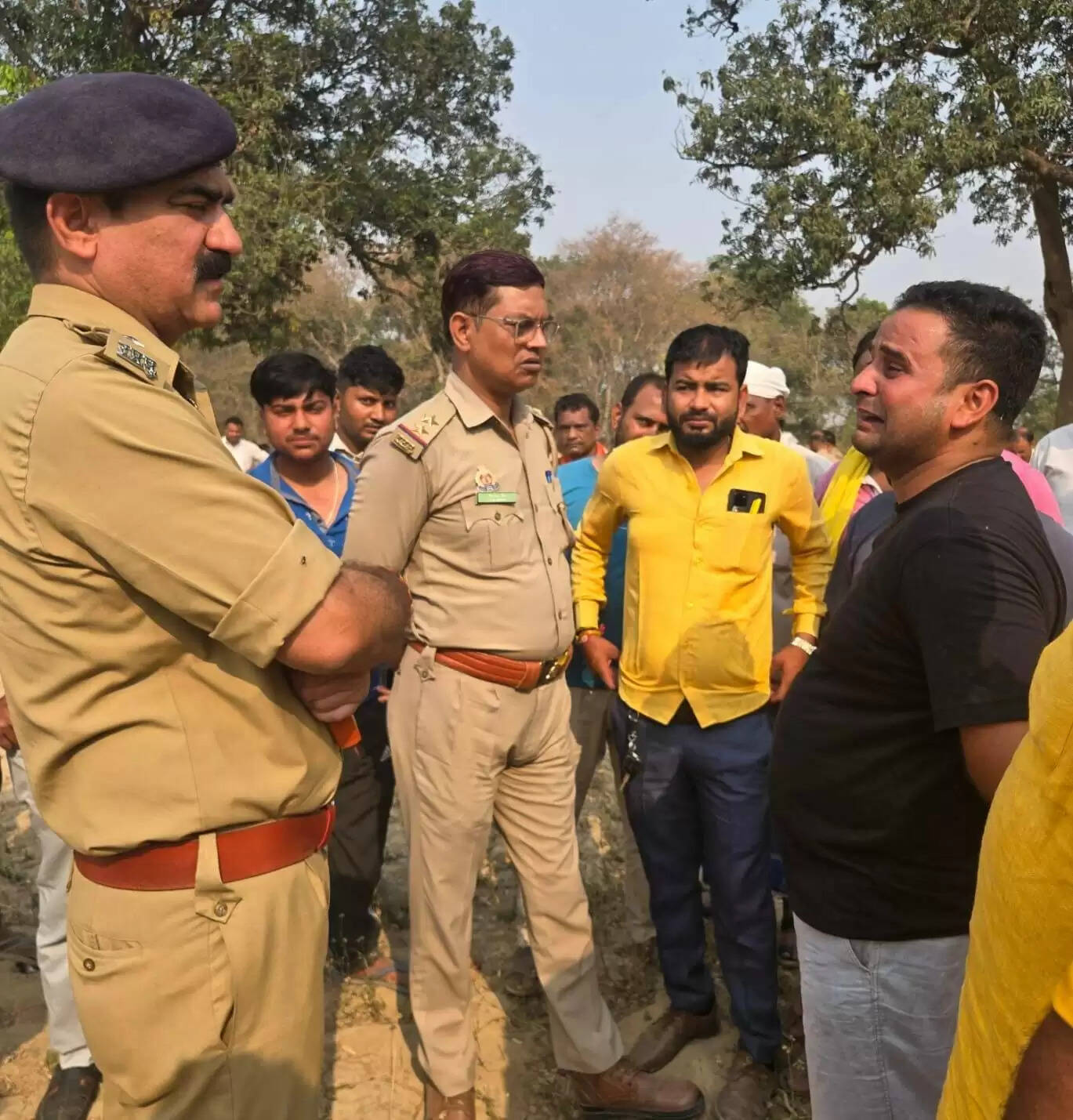 आम के बाग में मिला युवक का नग्न अवस्था में शव