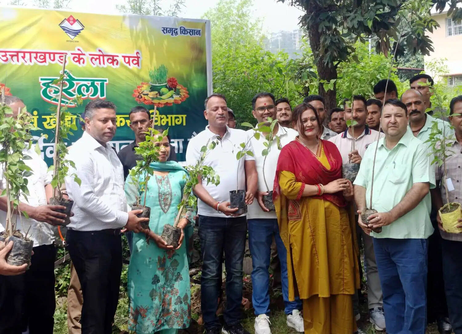हरेला पर जनभागीदारी के साथ पर्यावरण संरक्षण का लिया संकल्प