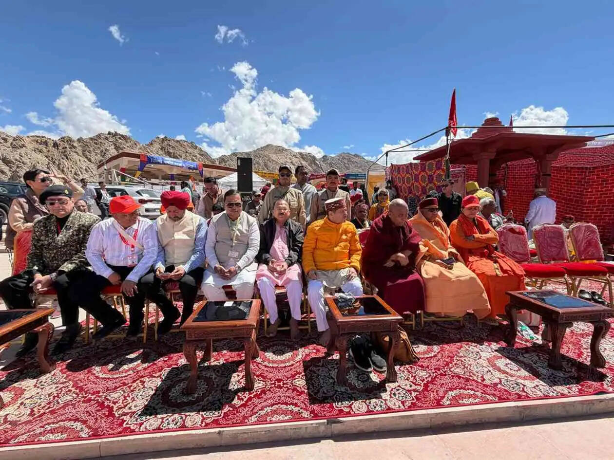 सिंधु तट पर सजा लघु भारत, राष्ट्रीय एकता का विराट मंच बना प्रथम सिंधु कुंभ