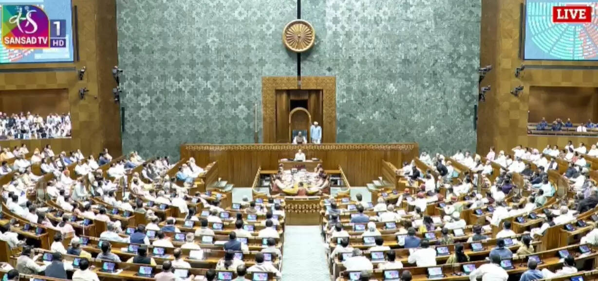 लोकसभा में गिरा महिला आरक्षण से जुड़ा संविधान संशोधन बिल, नहीं मिला दो तिहाई बहुमत